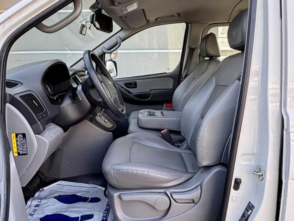 Hyundai Starex — photo 05