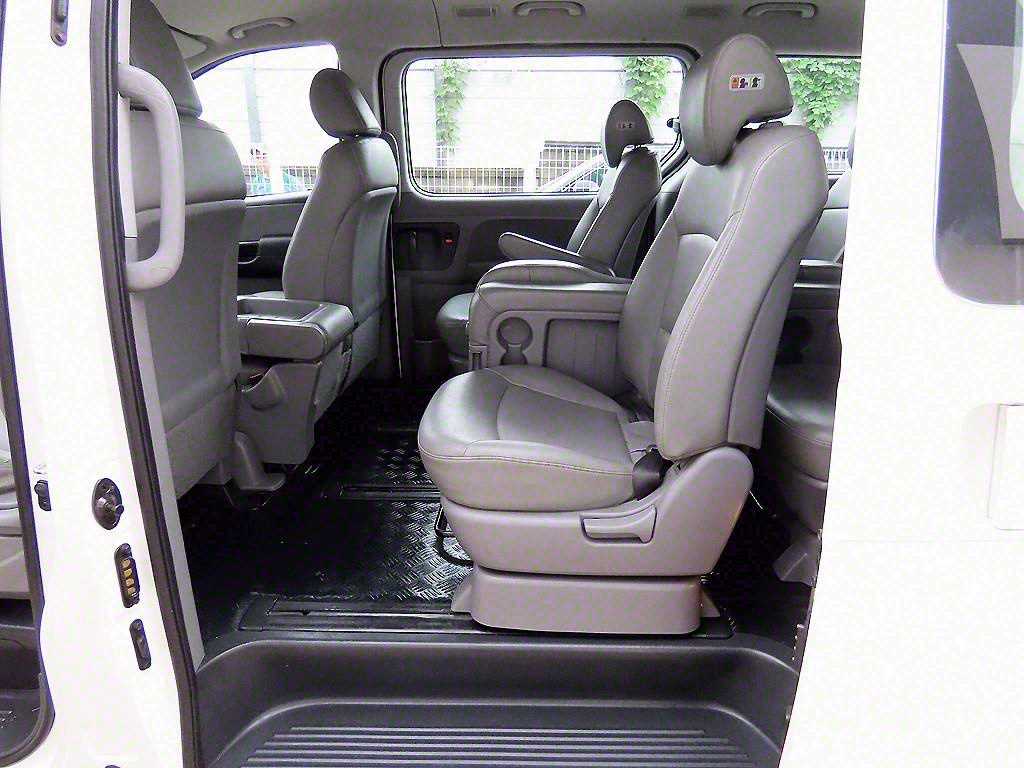 Hyundai Starex — photo 06