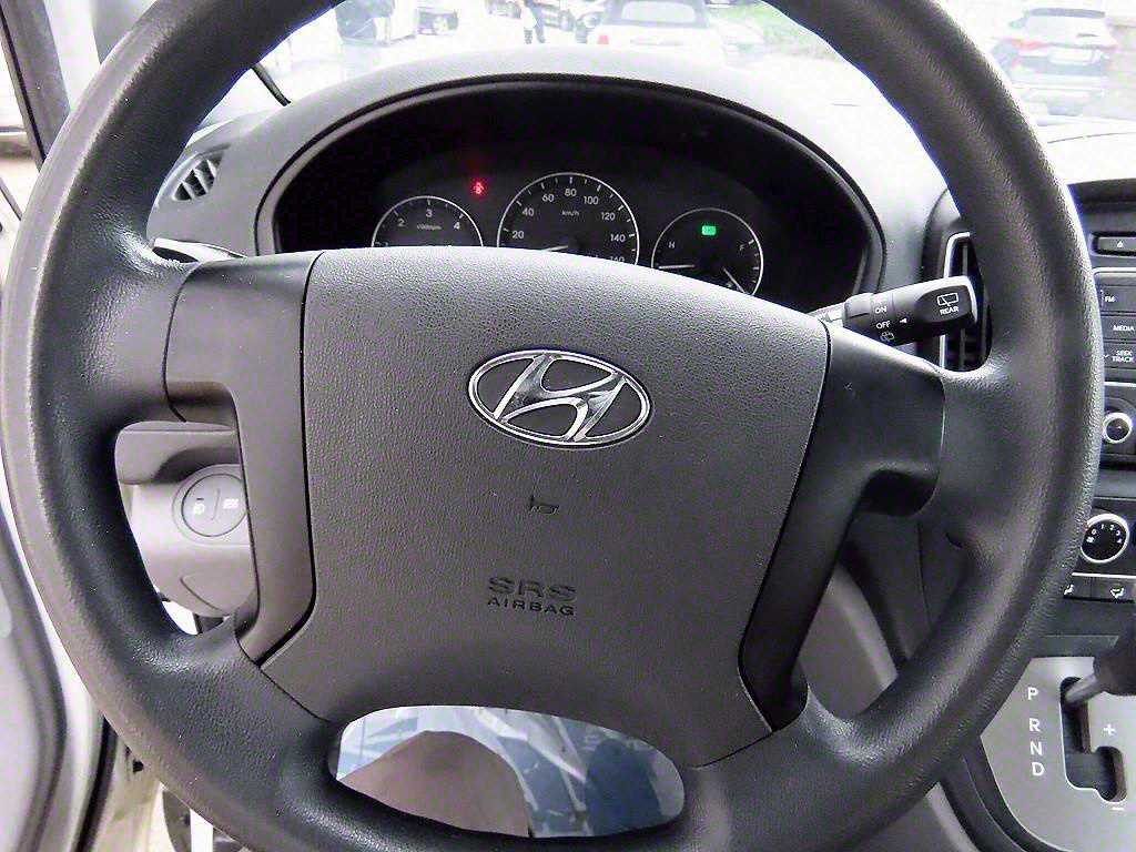 Hyundai Starex — photo 09