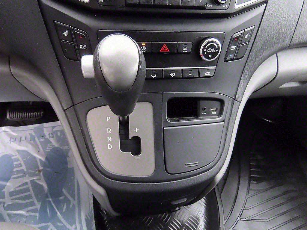Hyundai Starex — photo 11