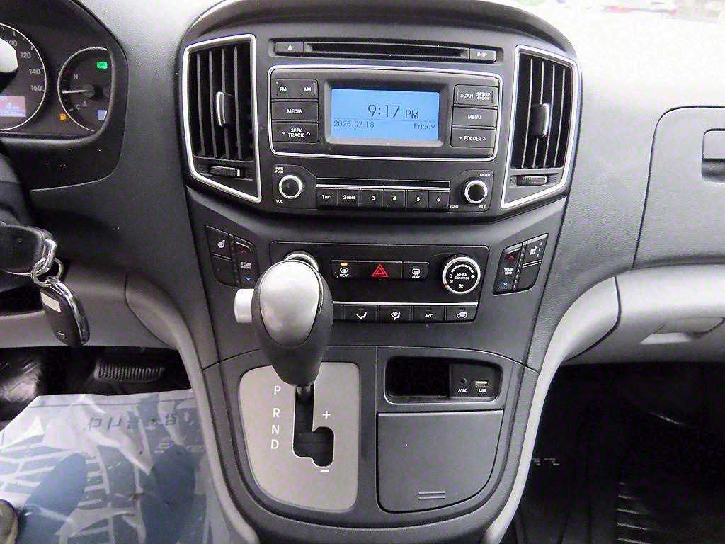 Hyundai Starex — photo 14