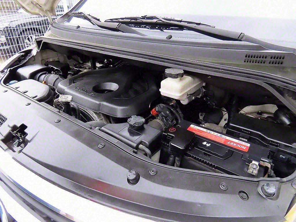 Hyundai Starex — photo 18