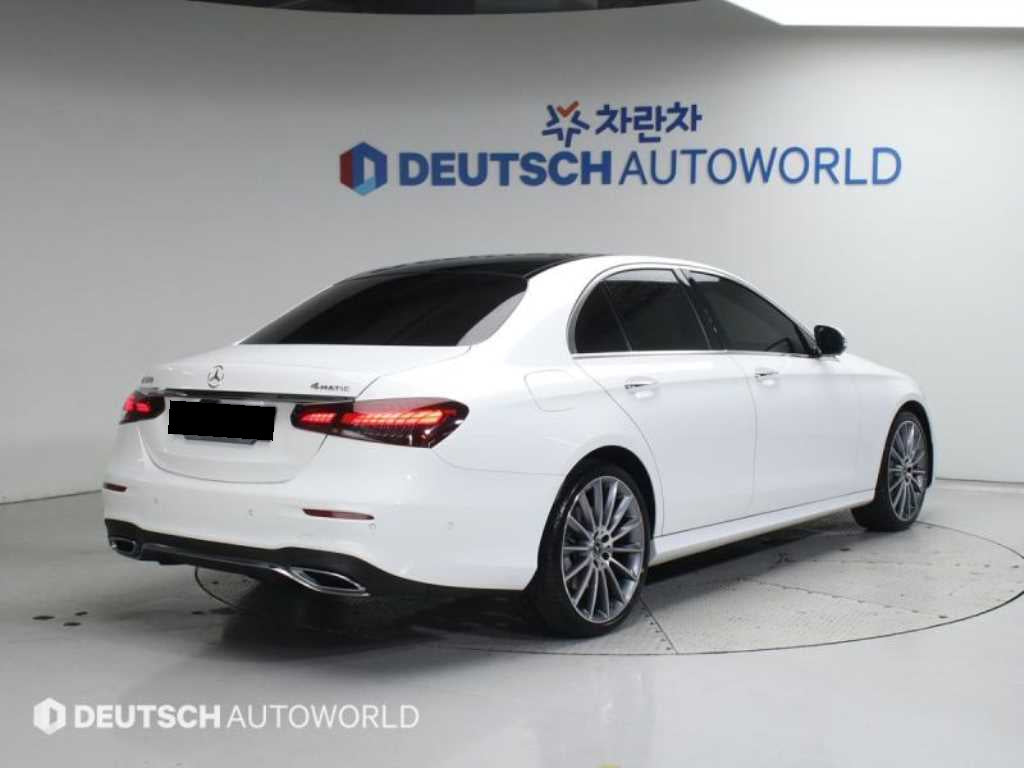 Mercedes-Benz E-Class — photo 02
