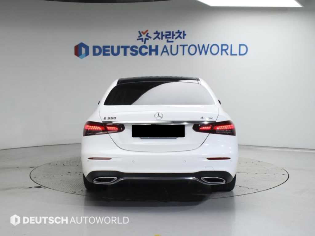 Mercedes-Benz E-Class — photo 04