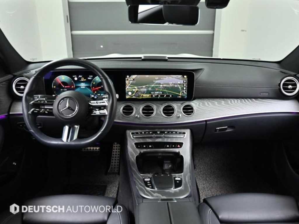 Mercedes-Benz E-Class — photo 07