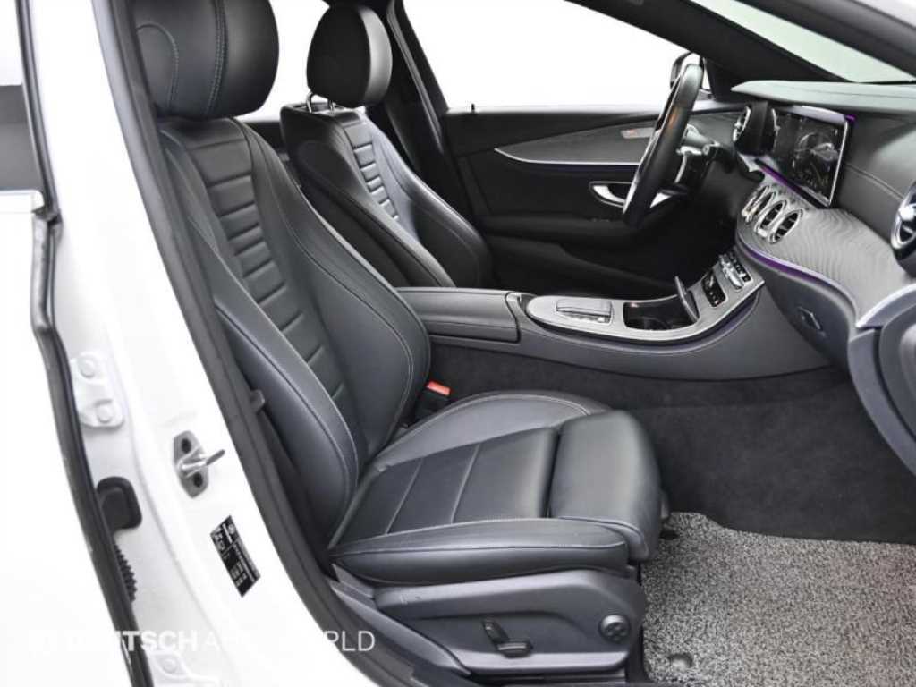 Mercedes-Benz E-Class — photo 10