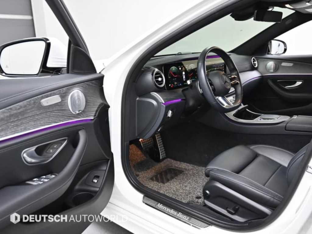 Mercedes-Benz E-Class — photo 11