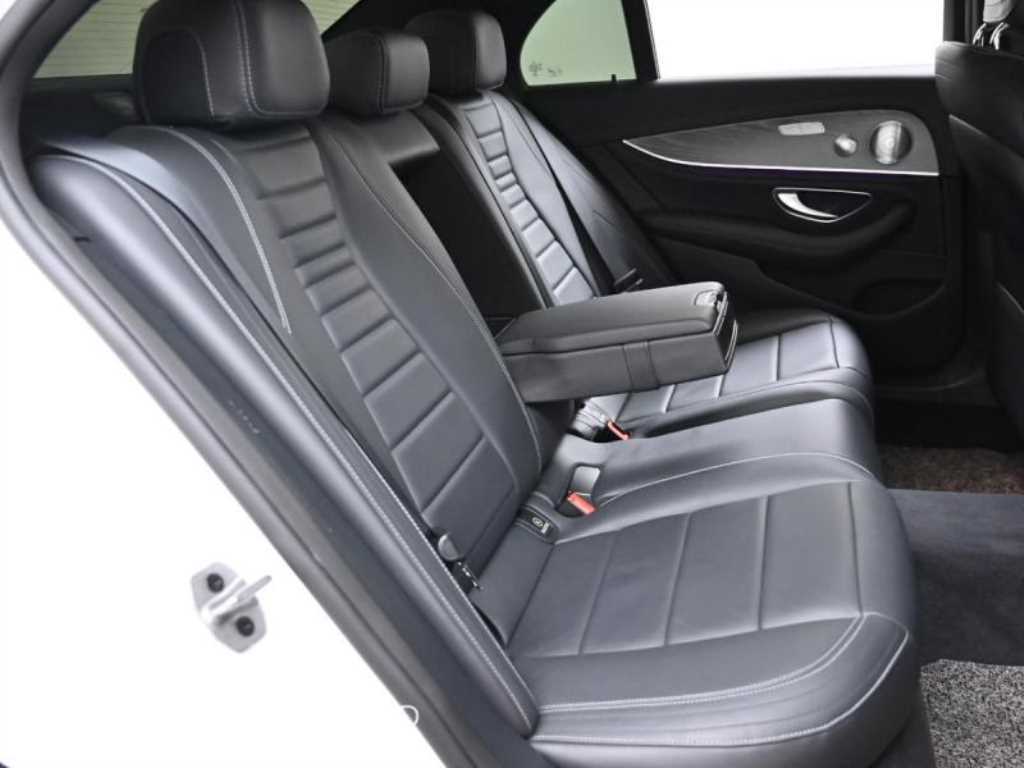 Mercedes-Benz E-Class — photo 12