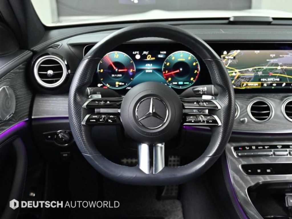 Mercedes-Benz E-Class — photo 13