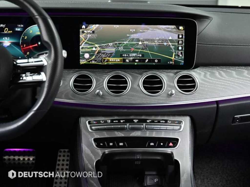 Mercedes-Benz E-Class — photo 14