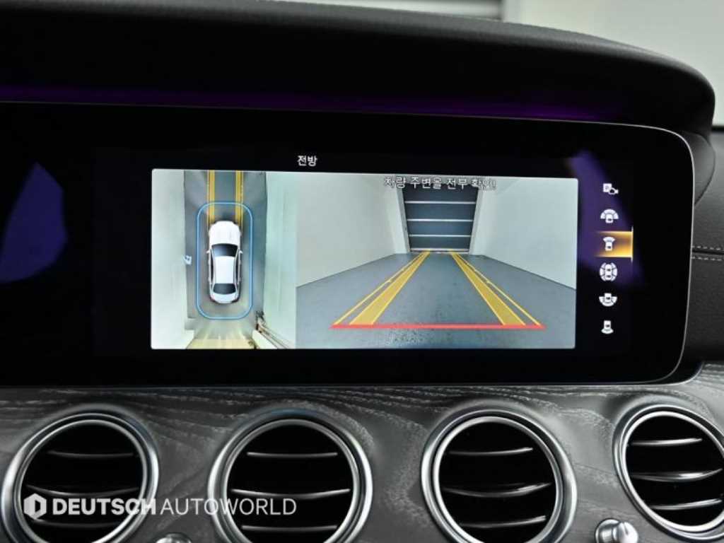 Mercedes-Benz E-Class — photo 15