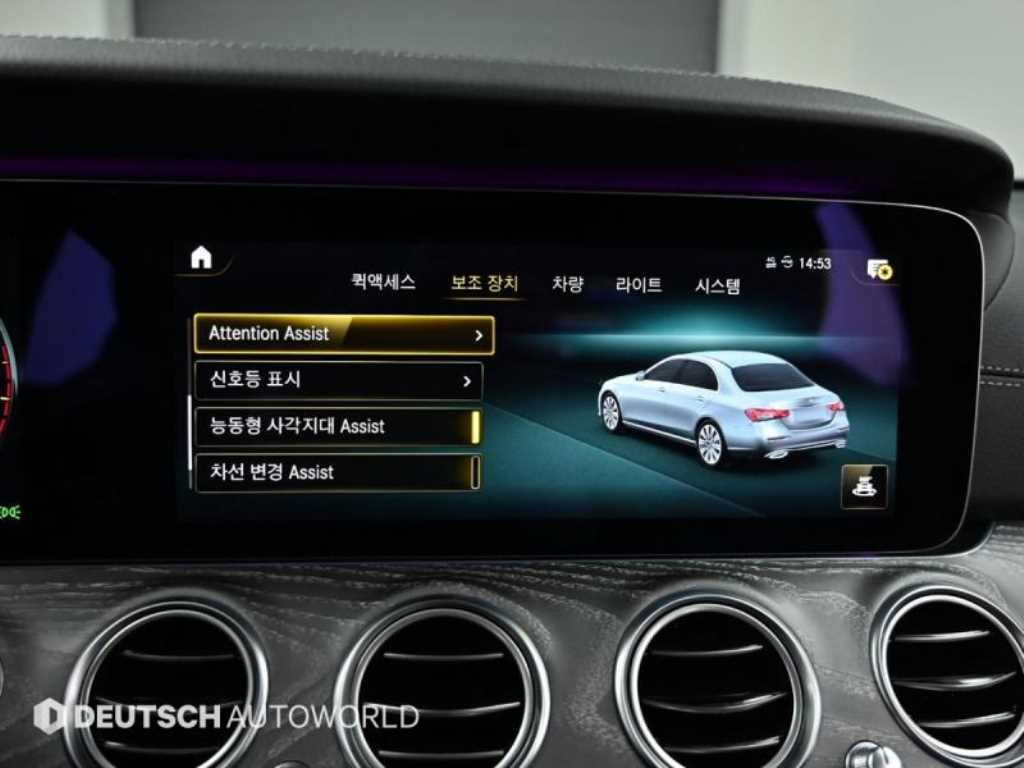 Mercedes-Benz E-Class — photo 17