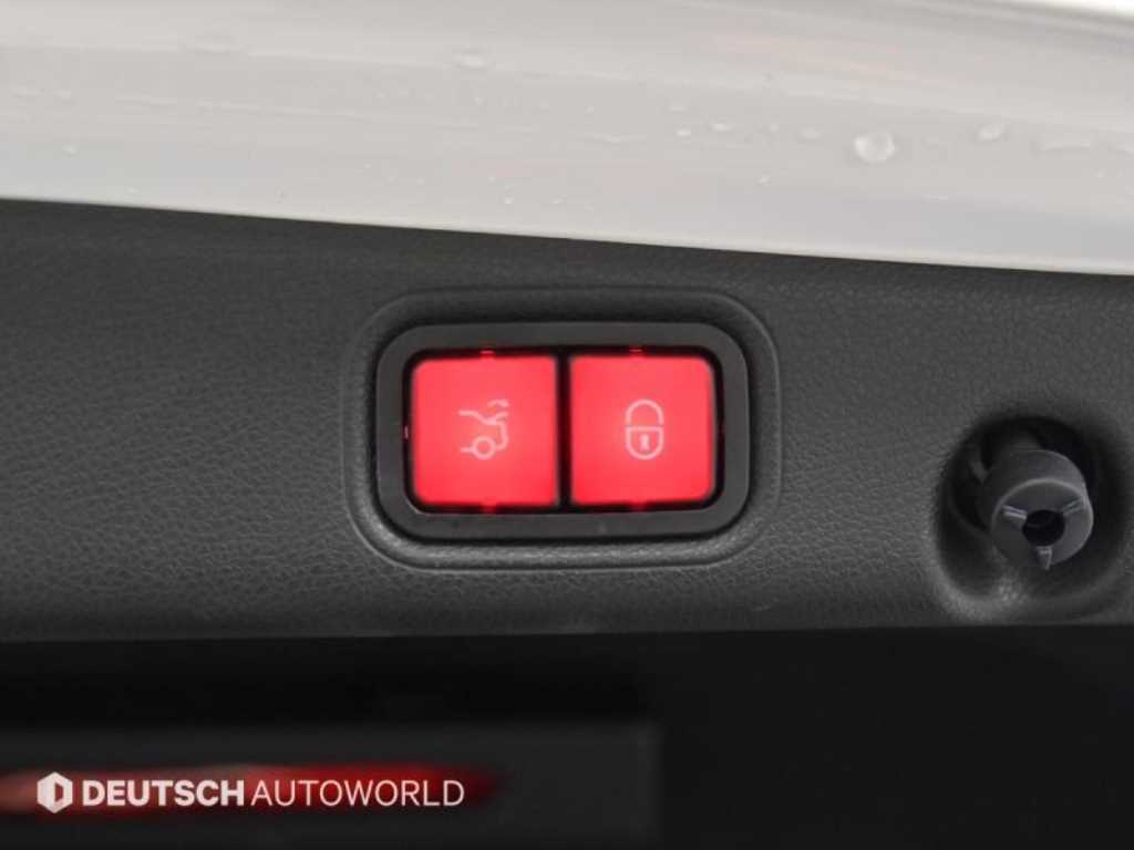 Mercedes-Benz E-Class — photo 20