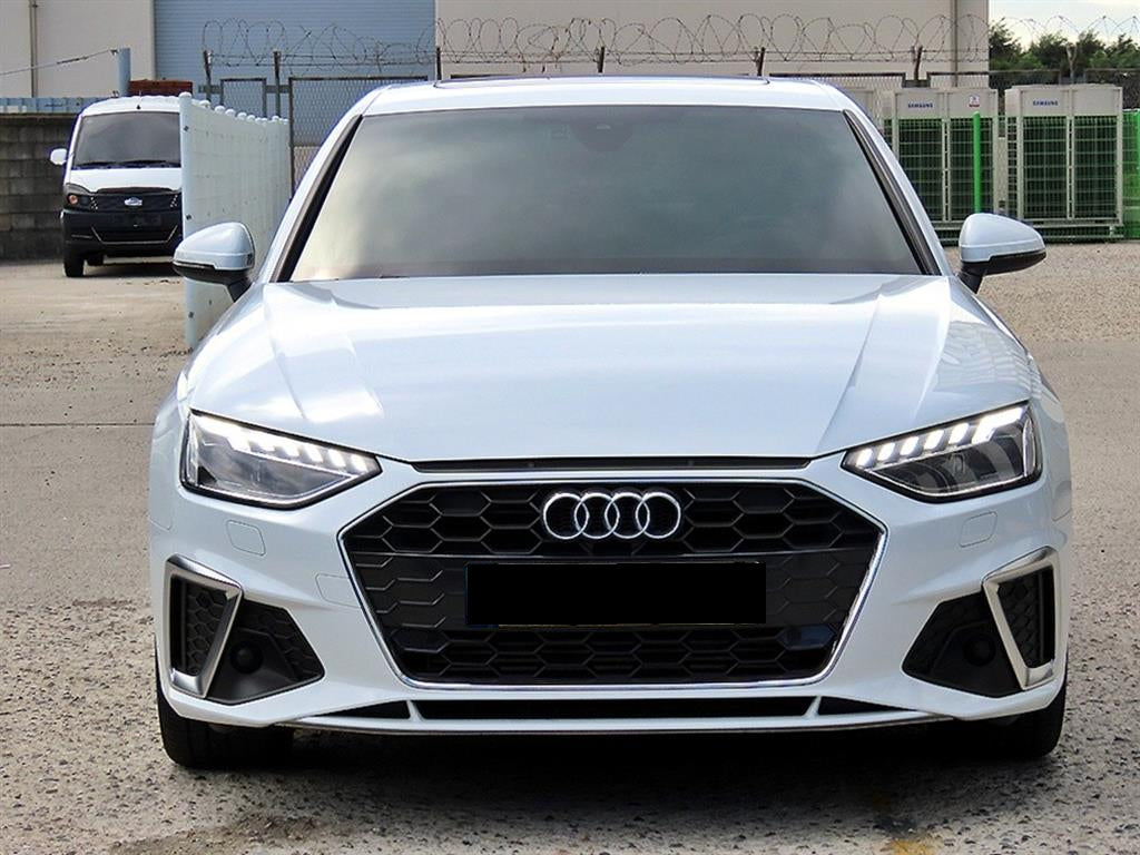 Audi A4 — photo 01