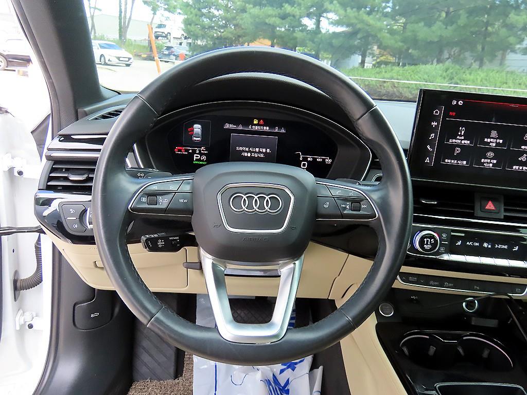 Audi A4 — photo 08