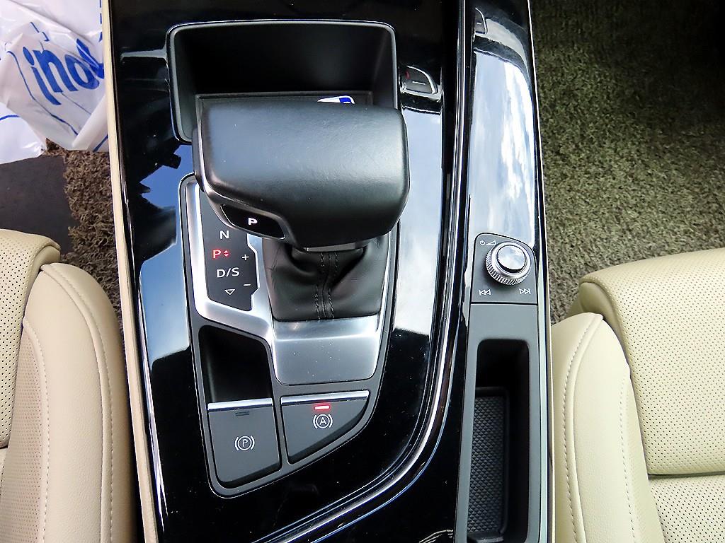Audi A4 — photo 11