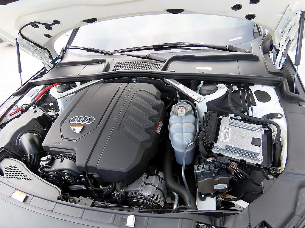 Audi A4 — photo 19