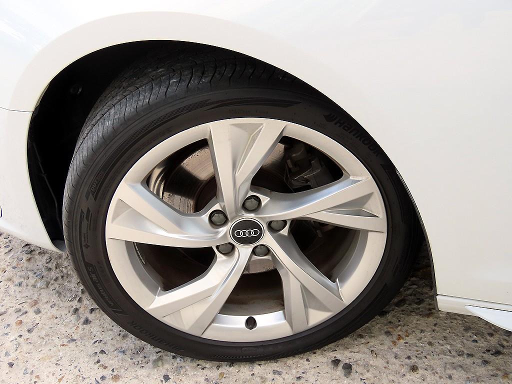 Audi A4 — photo 20