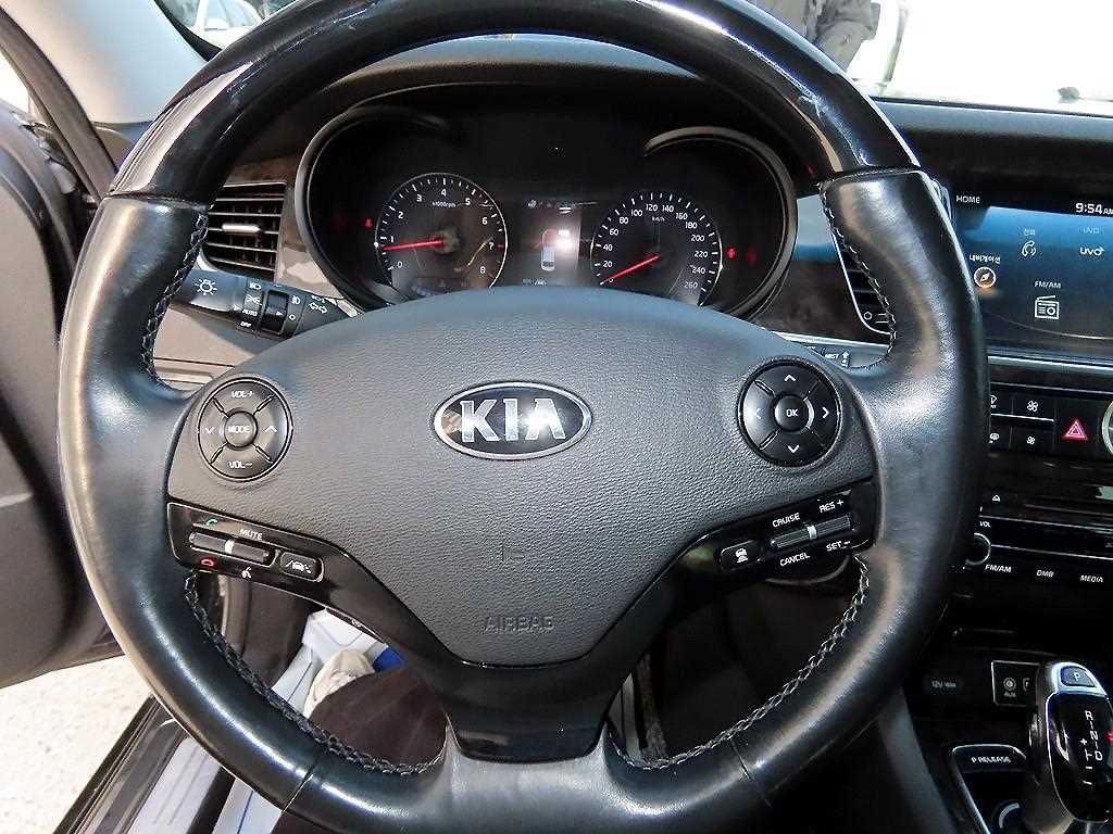 Kia K9 — photo 08