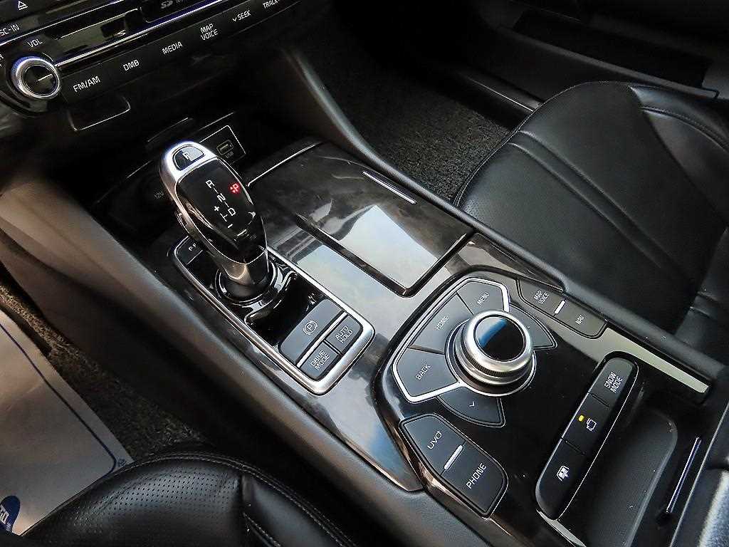 Kia K9 — photo 11