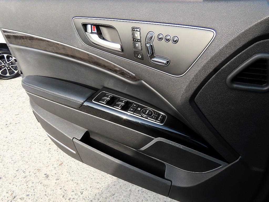 Kia K9 — photo 12