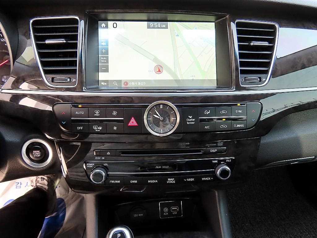 Kia K9 — photo 13