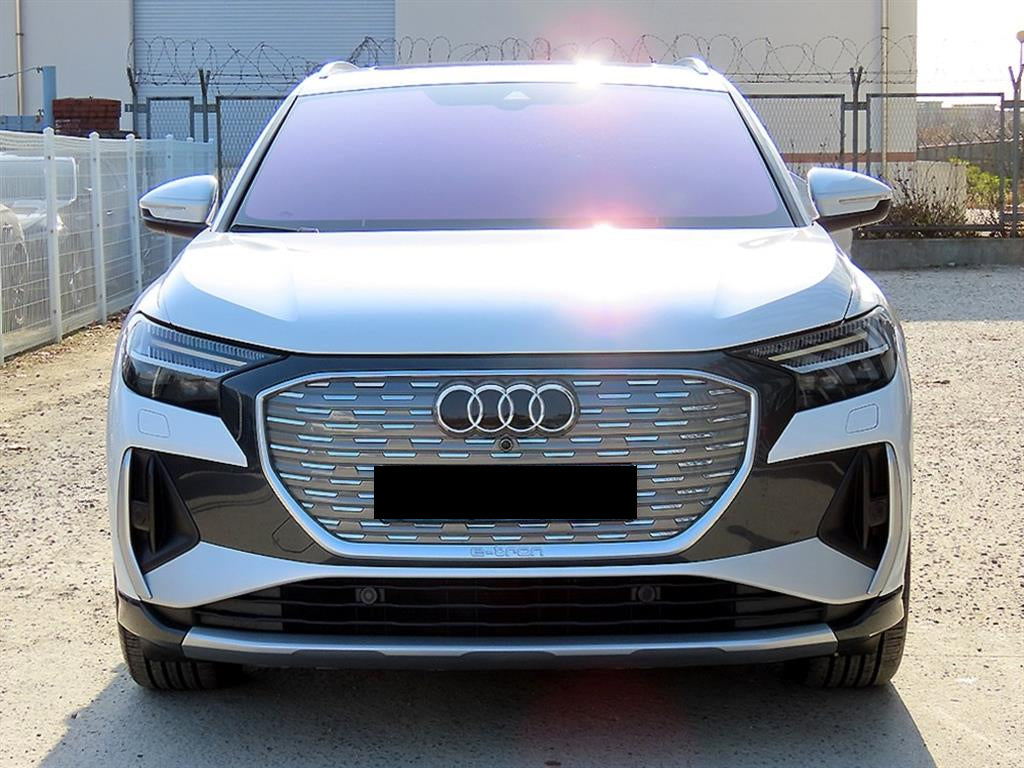 Audi Q4 e-tron — photo 01