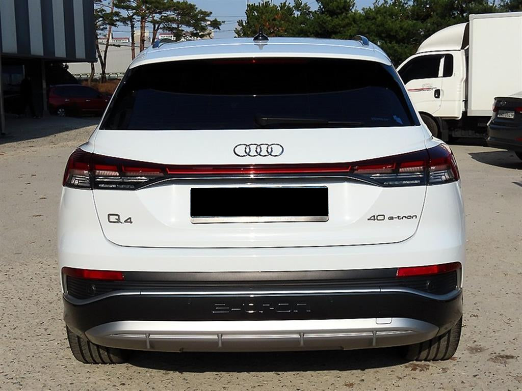 Audi Q4 e-tron — photo 04