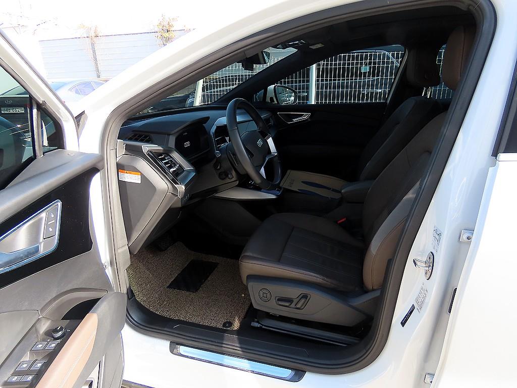 Audi Q4 e-tron — photo 05