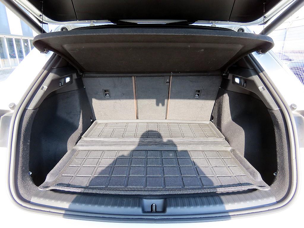 Audi Q4 e-tron — photo 17