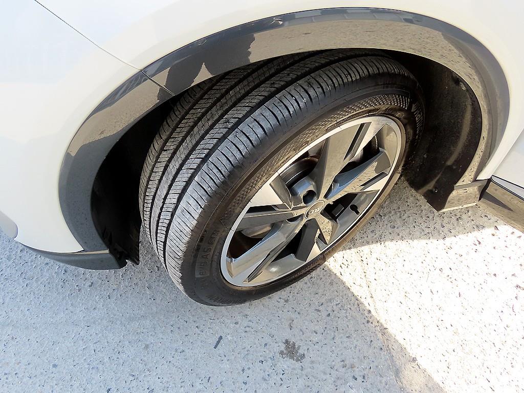 Audi Q4 e-tron — photo 20
