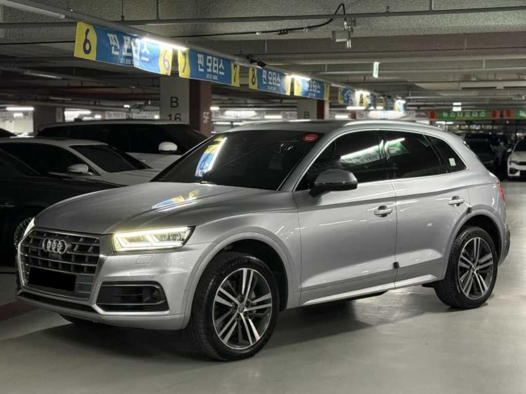 Audi Q5 — photo 01