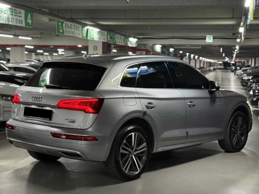Audi Q5 — photo 04