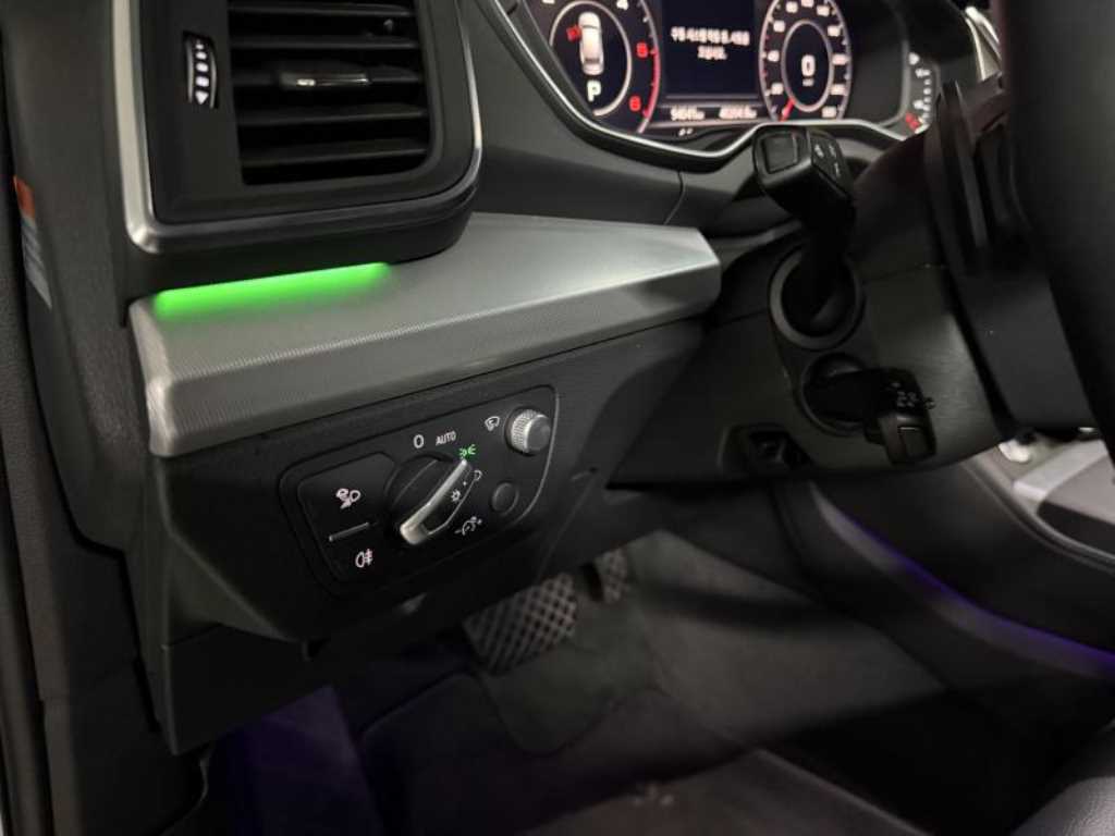 Audi Q5 — photo 12