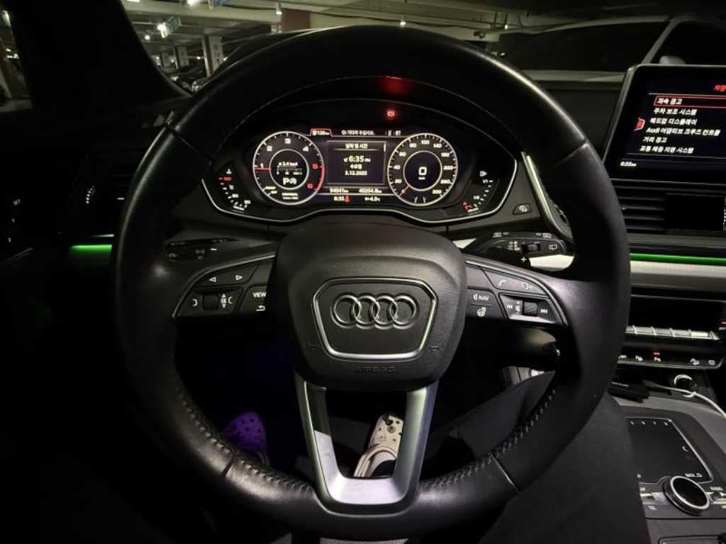 Audi Q5 — photo 14