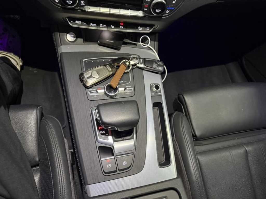 Audi Q5 — photo 20