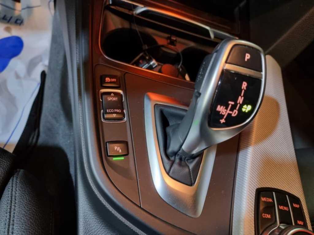 BMW 3-Series — photo 12