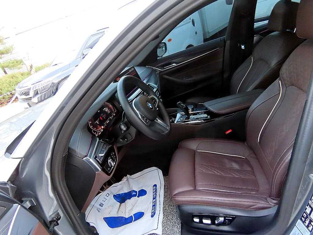 BMW 5-Series — photo 05