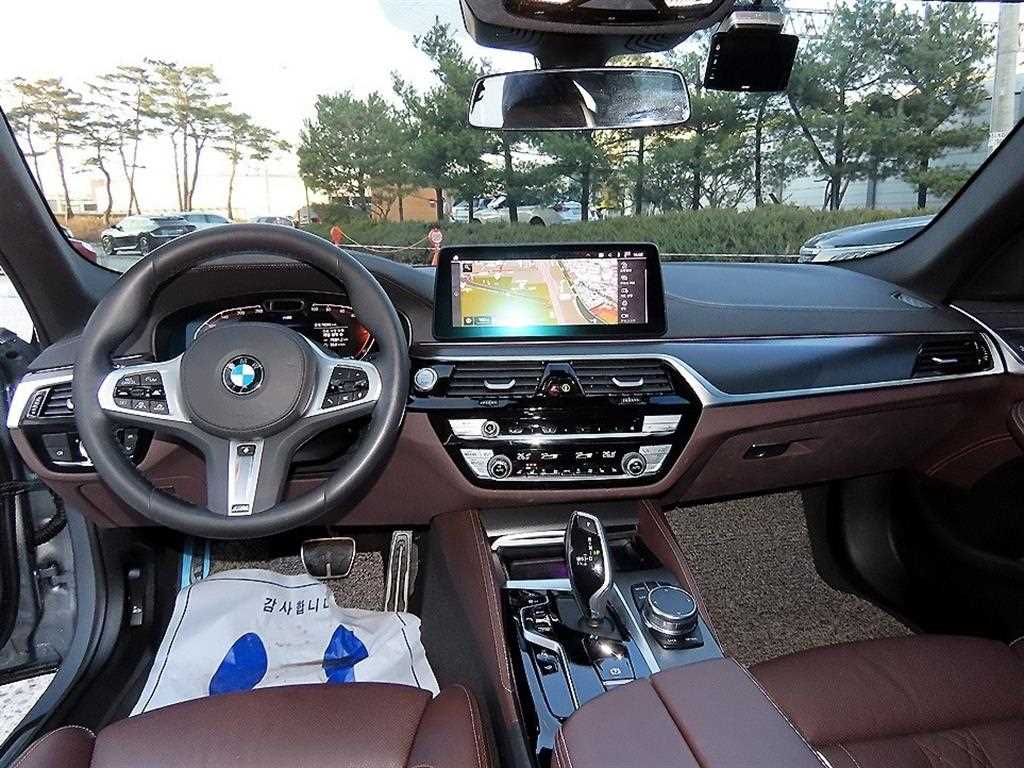 BMW 5-Series — photo 07