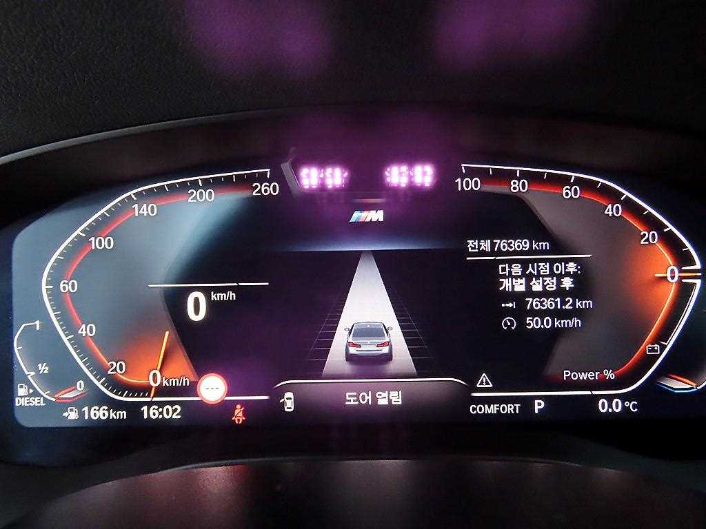 BMW 5-Series — photo 09