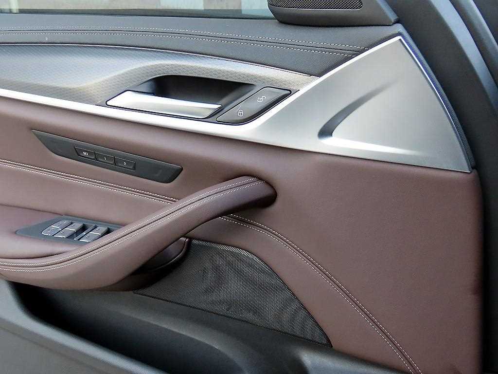 BMW 5-Series — photo 12