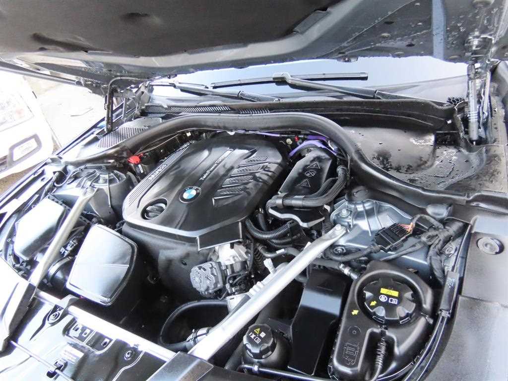 BMW 5-Series — photo 19