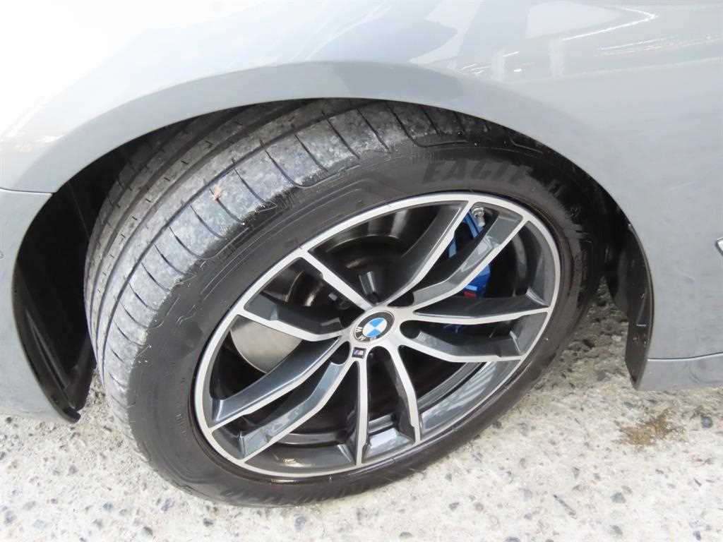 BMW 5-Series — photo 20
