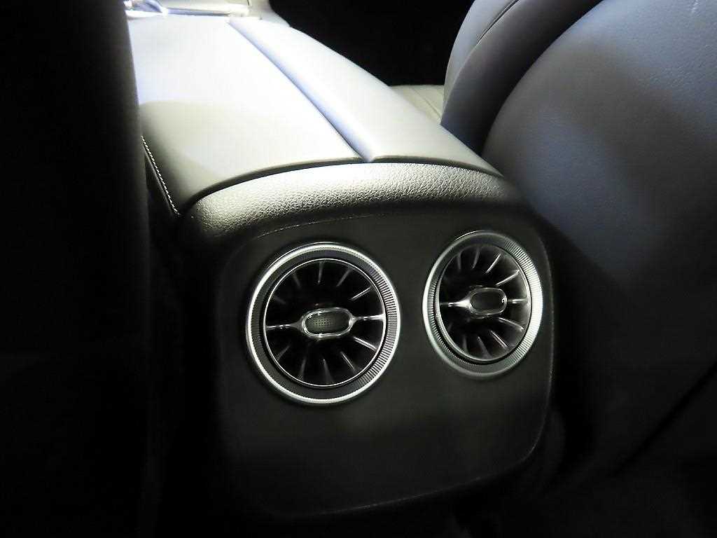 Mercedes-Benz CLS-Class — photo 15