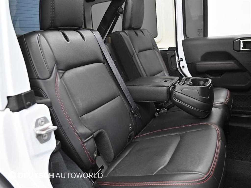 Jeep Wrangler — photo 12