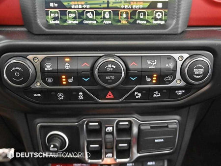 Jeep Wrangler — photo 17