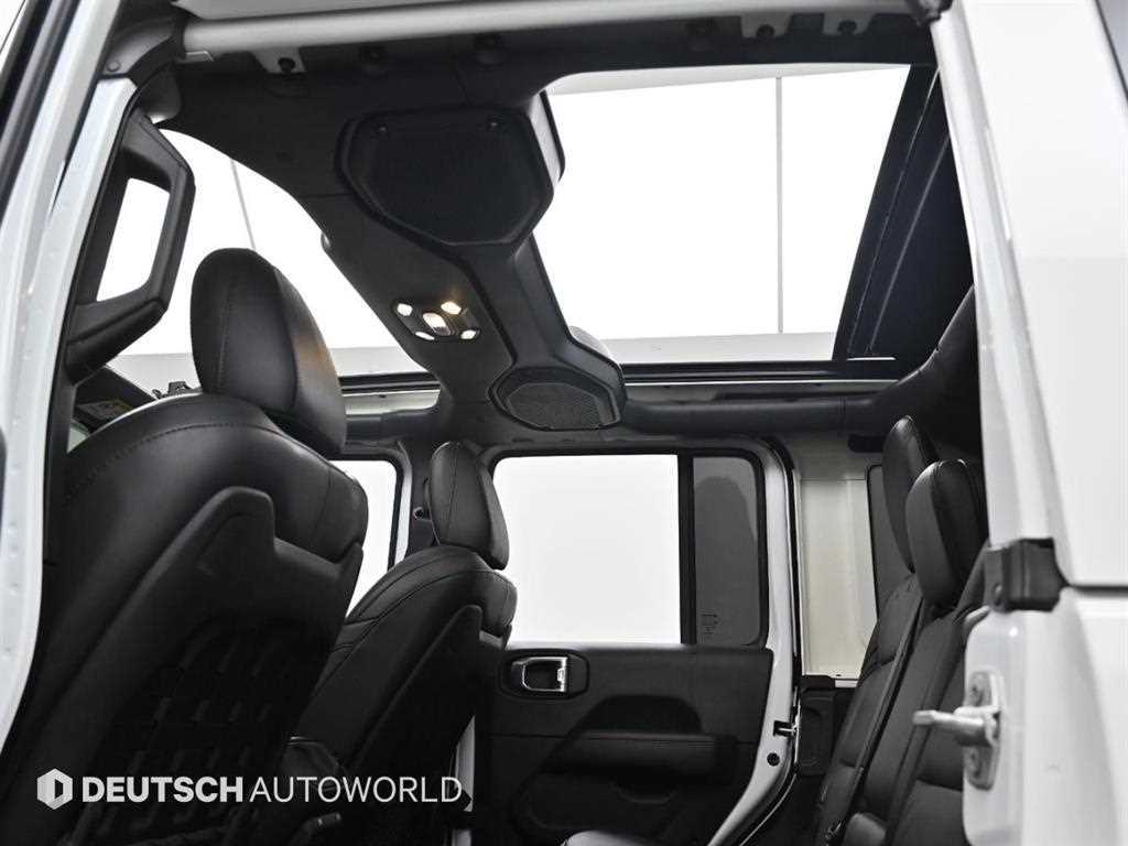 Jeep Wrangler — photo 19
