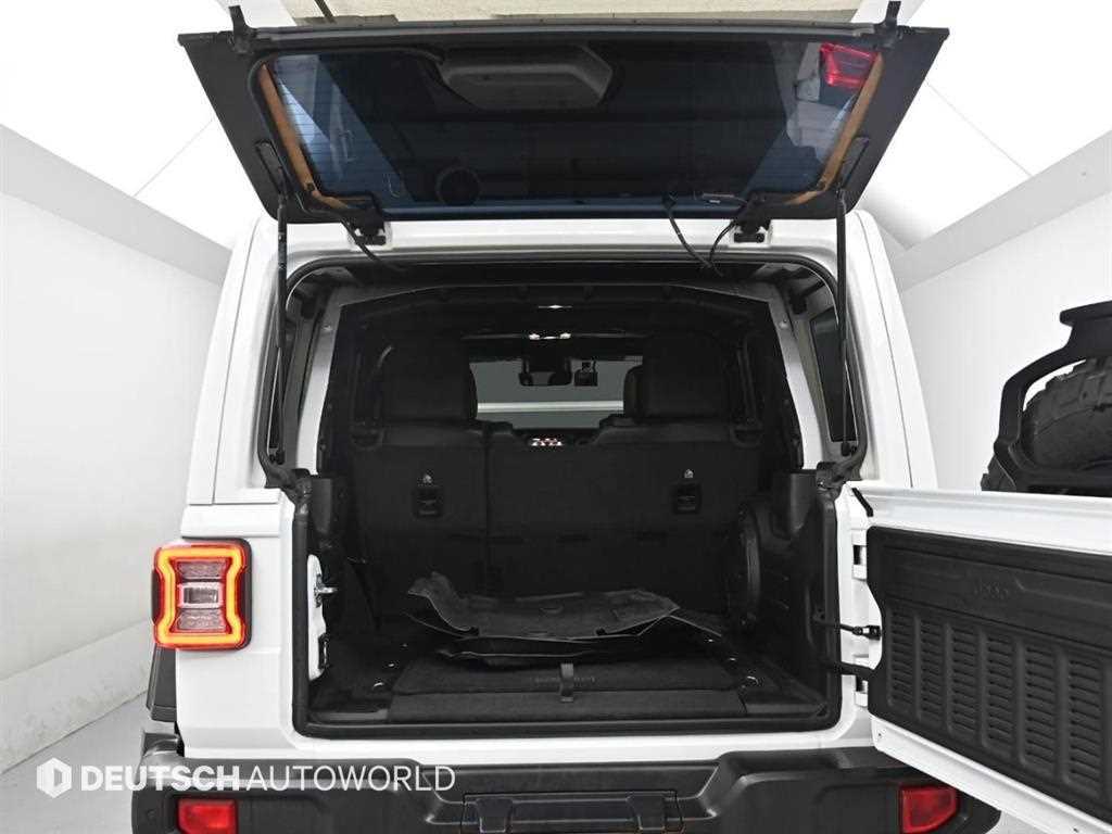 Jeep Wrangler — photo 20