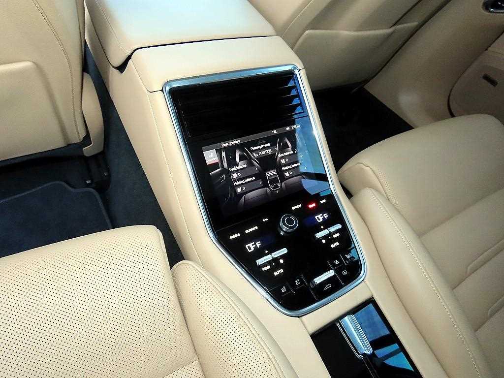 Porsche Panamera — photo 16