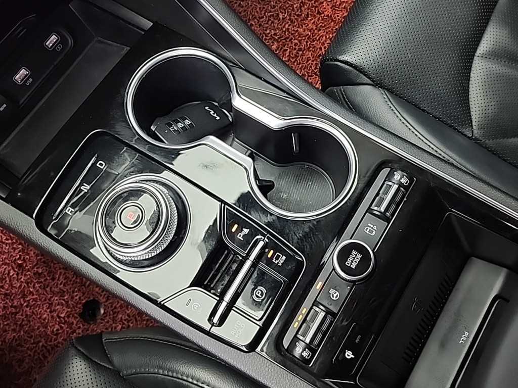 Kia K5 — photo 08